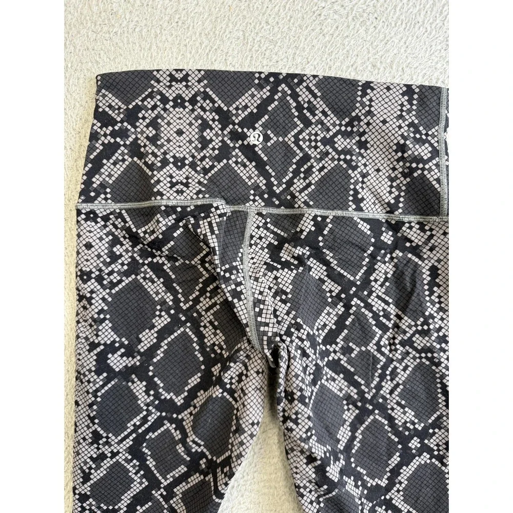 Lululemon Leggings Womens 10 Black Gray Snake Print High Rise Yoga Pants Stretch